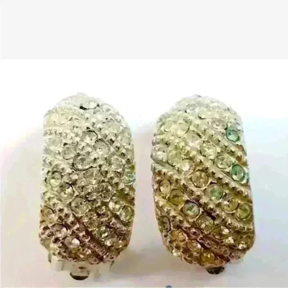 VINTAGE SPARKLING LES BERNARD SILVER TONE GLASS GEMS HALF HOOP CLIP ON EARRINGS - Picture 4 of 16